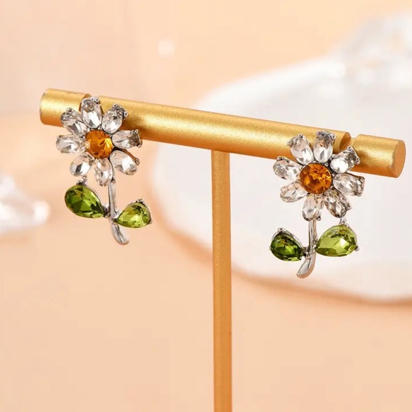 Pretty Yellow Daisy Pierced Earrings - Picture 7 of 9